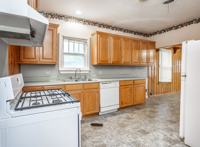 206 Ritchey Street, Gainesville, TX 76240