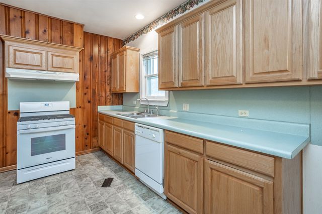206 Ritchey Street, Gainesville, TX 76240