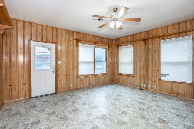 206 Ritchey Street, Gainesville, TX 76240