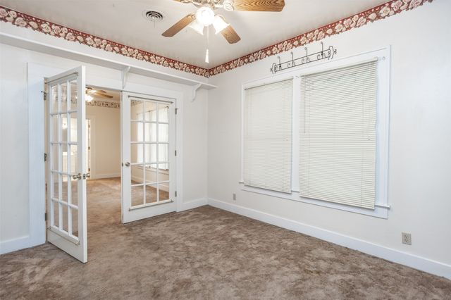 206 Ritchey Street, Gainesville, TX 76240
