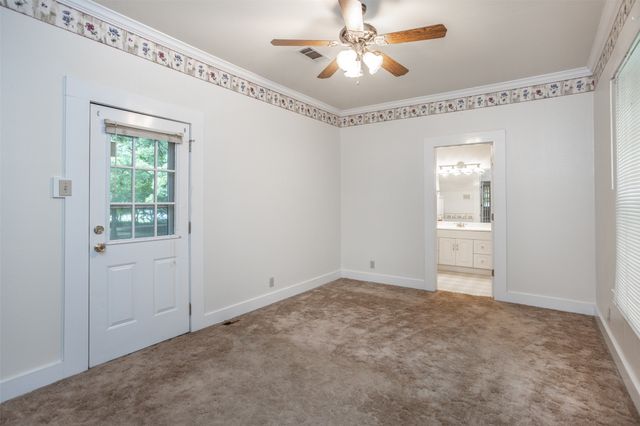206 Ritchey Street, Gainesville, TX 76240