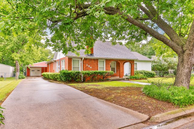 206 Ritchey Street, Gainesville, TX 76240