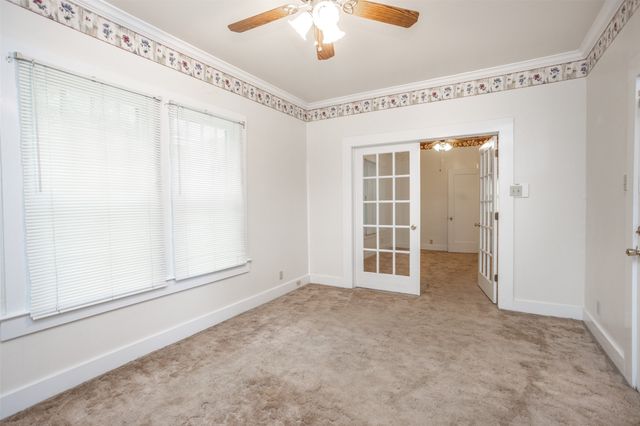 206 Ritchey Street, Gainesville, TX 76240