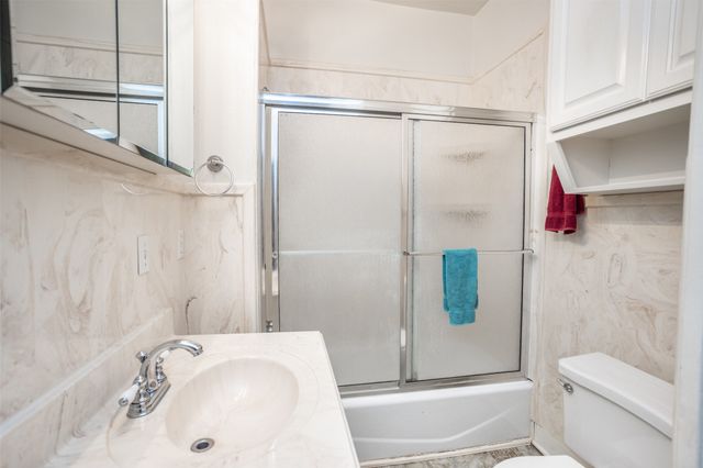 206 Ritchey Street, Gainesville, TX 76240