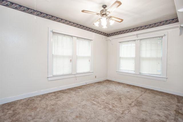 206 Ritchey Street, Gainesville, TX 76240