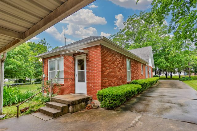 206 Ritchey Street, Gainesville, TX 76240