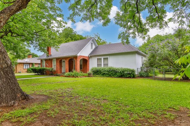 206 Ritchey Street, Gainesville, TX 76240