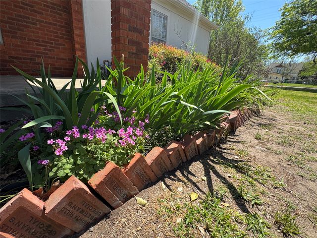 206 Ritchey Street, Gainesville, TX 76240