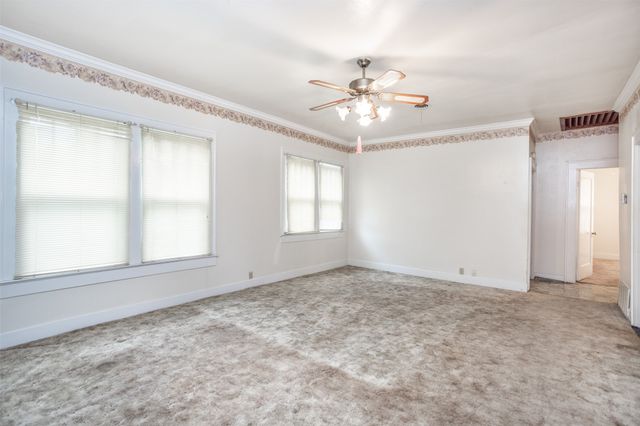 206 Ritchey Street, Gainesville, TX 76240