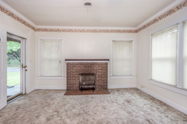 206 Ritchey Street, Gainesville, TX 76240