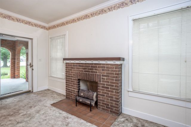 206 Ritchey Street, Gainesville, TX 76240
