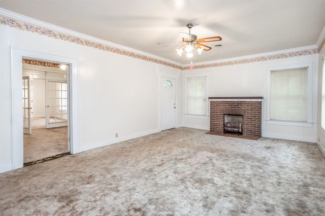 206 Ritchey Street, Gainesville, TX 76240