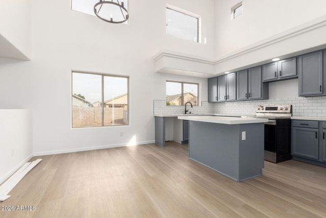 7910 W HESS Avenue, Phoenix, AZ 85043