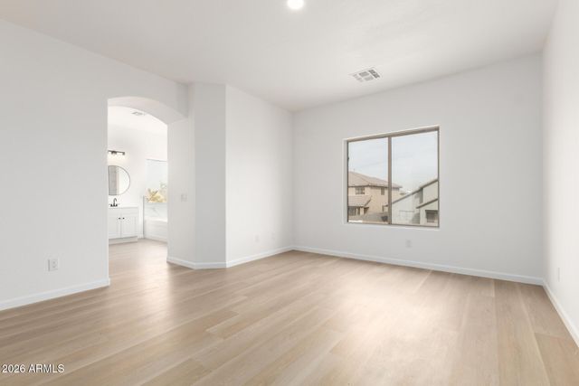 7910 W HESS Avenue, Phoenix, AZ 85043