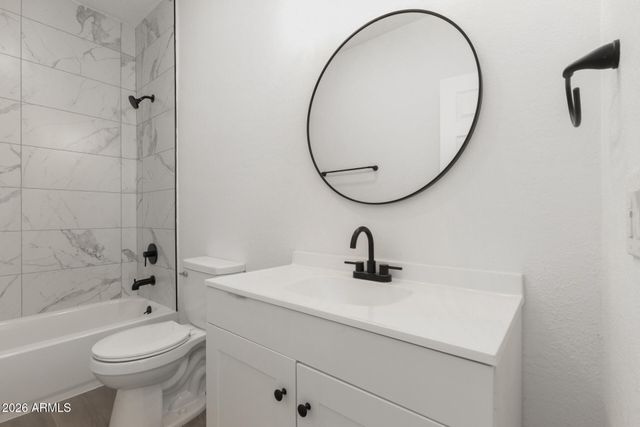 7910 W HESS Avenue, Phoenix, AZ 85043