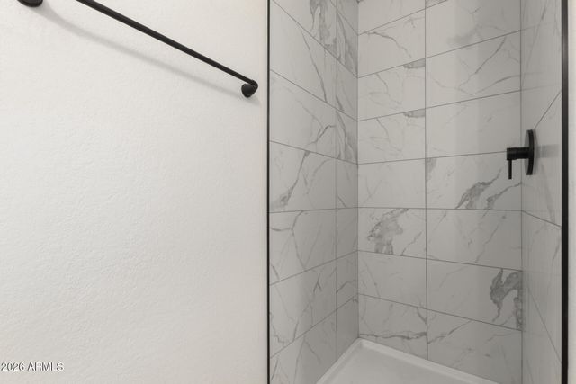 7910 W HESS Avenue, Phoenix, AZ 85043