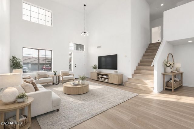 7910 W HESS Avenue, Phoenix, AZ 85043