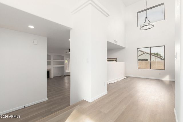 7910 W HESS Avenue, Phoenix, AZ 85043