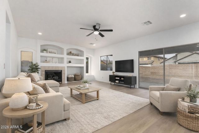 7910 W HESS Avenue, Phoenix, AZ 85043