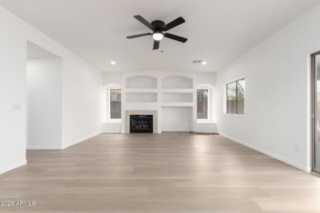 7910 W HESS Avenue, Phoenix, AZ 85043