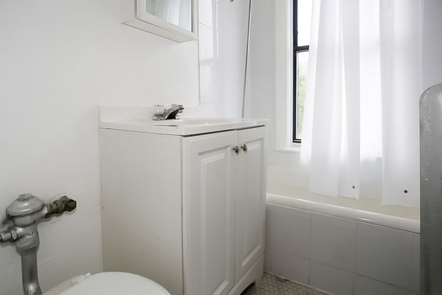 4602 N Beacon Street 2C, Chicago, IL 60640