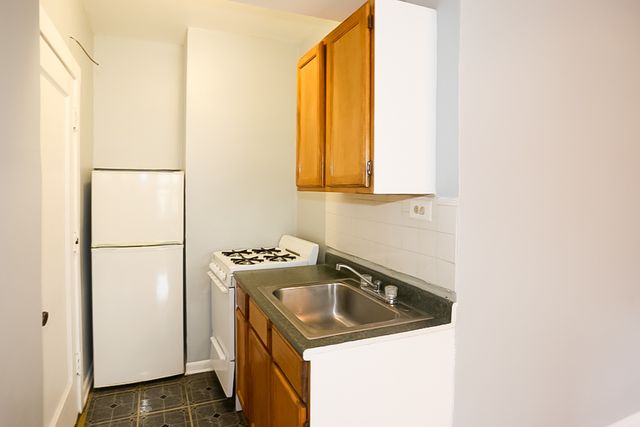 4602 N Beacon Street 2C, Chicago, IL 60640
