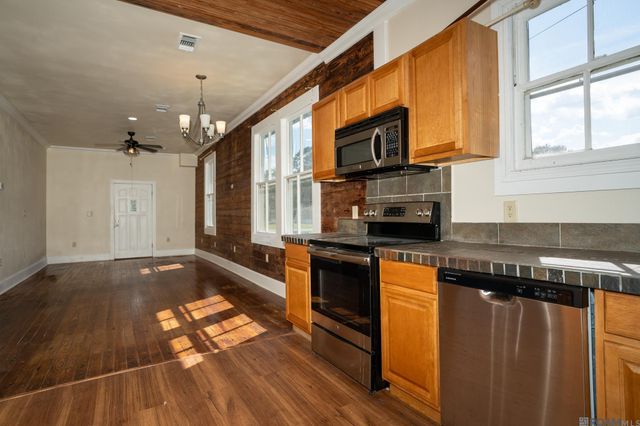30180 Smith Dr, Walker, LA 70785