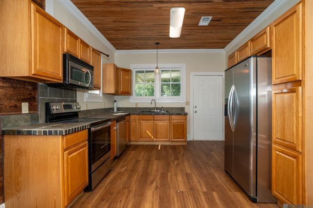 30180 Smith Dr, Walker, LA 70785