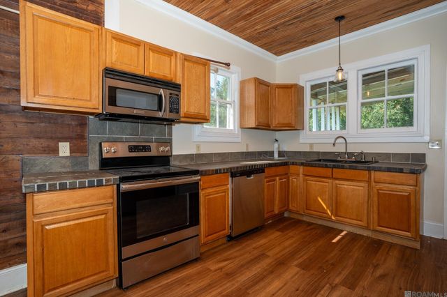 30180 Smith Dr, Walker, LA 70785