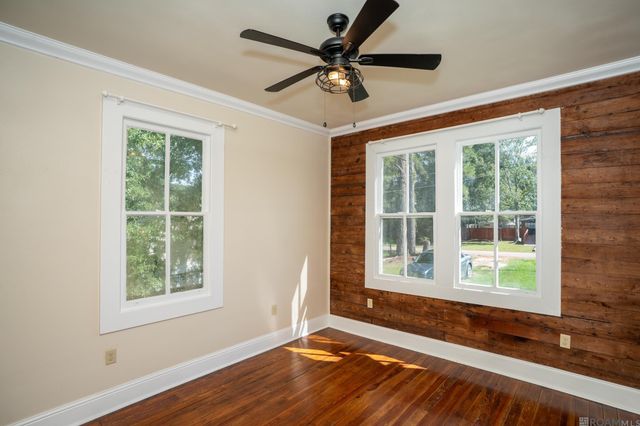 30180 Smith Dr, Walker, LA 70785