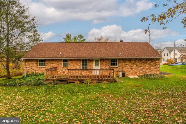 2 SNYDER HILL RD, Lititz, PA 17543