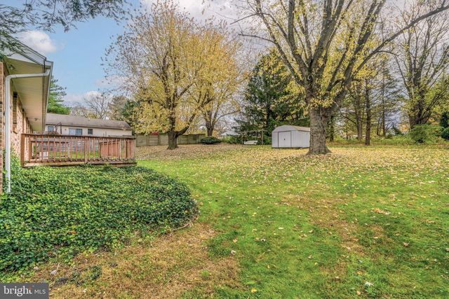 2 SNYDER HILL RD, Lititz, PA 17543