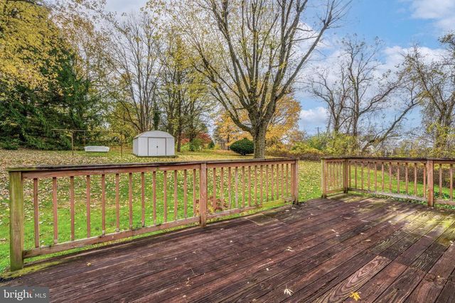 2 SNYDER HILL RD, Lititz, PA 17543