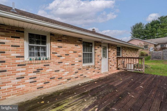 2 SNYDER HILL RD, Lititz, PA 17543