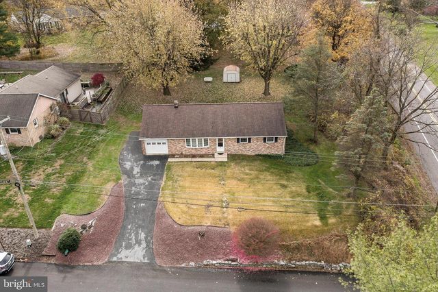 2 SNYDER HILL RD, Lititz, PA 17543