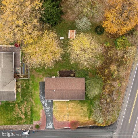 2 SNYDER HILL RD, Lititz, PA 17543