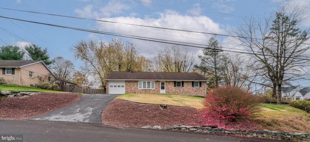 2 SNYDER HILL RD, Lititz, PA 17543