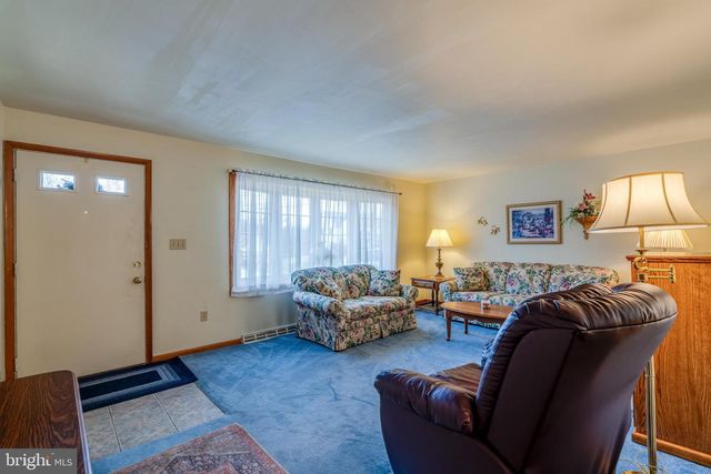 2 SNYDER HILL RD, Lititz, PA 17543