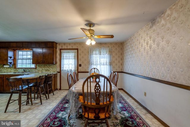 2 SNYDER HILL RD, Lititz, PA 17543