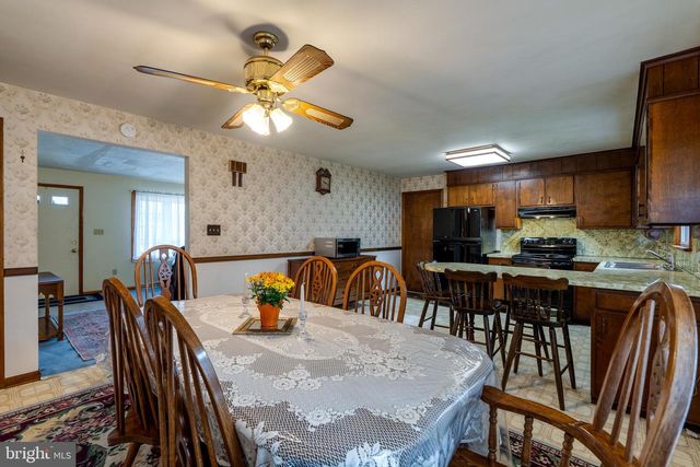 2 SNYDER HILL RD, Lititz, PA 17543