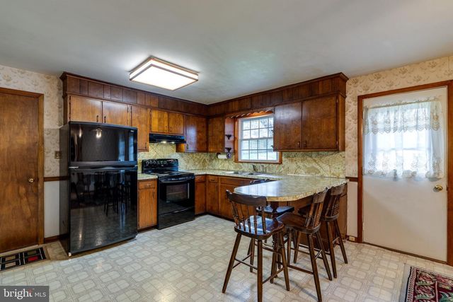 2 SNYDER HILL RD, Lititz, PA 17543