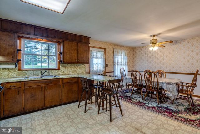 2 SNYDER HILL RD, Lititz, PA 17543