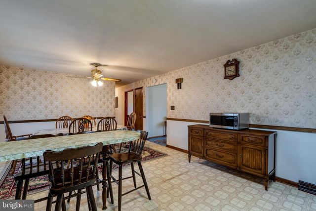 2 SNYDER HILL RD, Lititz, PA 17543