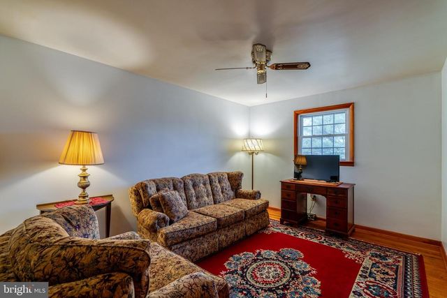 2 SNYDER HILL RD, Lititz, PA 17543