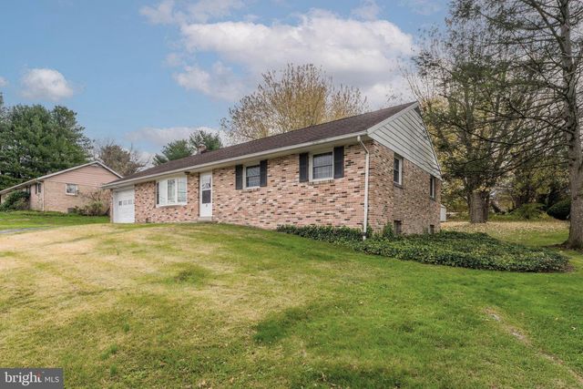 2 SNYDER HILL RD, Lititz, PA 17543