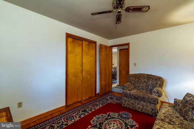 2 SNYDER HILL RD, Lititz, PA 17543