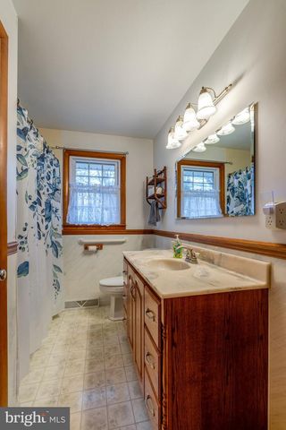 2 SNYDER HILL RD, Lititz, PA 17543