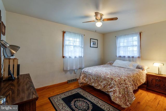 2 SNYDER HILL RD, Lititz, PA 17543