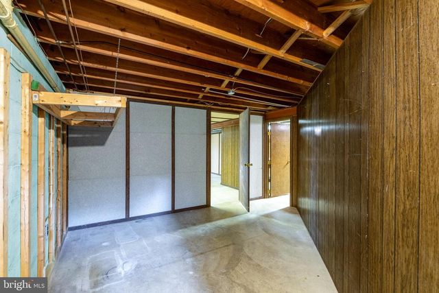 2 SNYDER HILL RD, Lititz, PA 17543