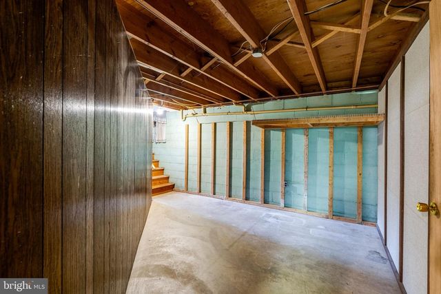 2 SNYDER HILL RD, Lititz, PA 17543